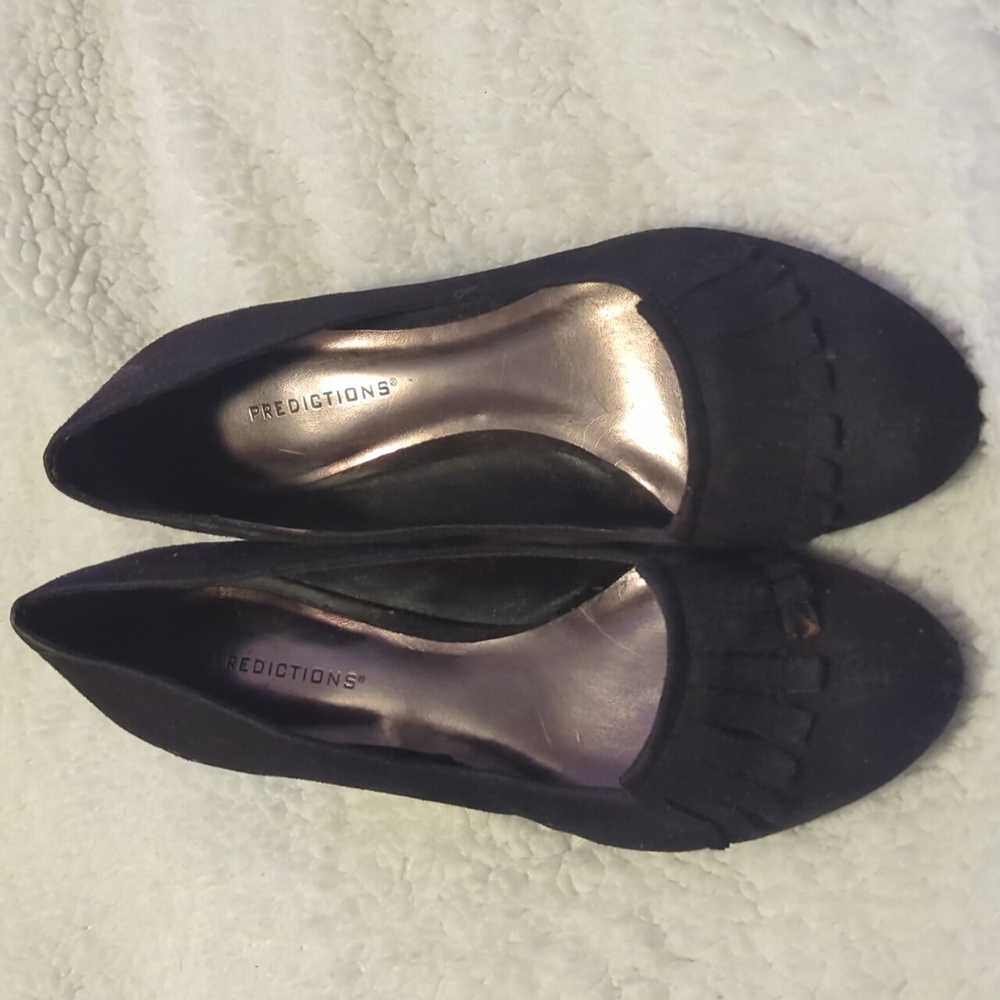 Black Predictions size 6 small heel